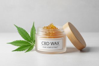 Différentes options de wax CBD sur un comptoir de magasin