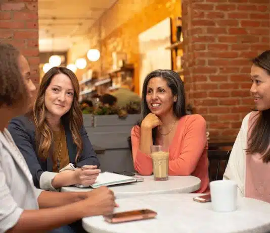 Comment utiliser la communication para-verbale pour améliorer les relations interpersonnelles